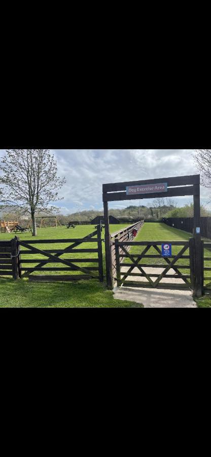 Tarka Holiday Park Ashford  ภายนอก รูปภาพ